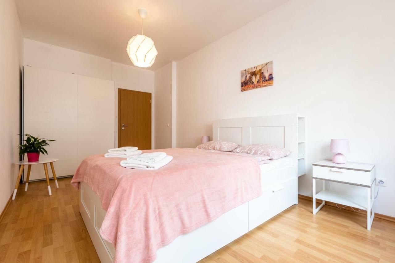 Spacious Apartment In The Old Town Of Bratysława Zewnętrze zdjęcie