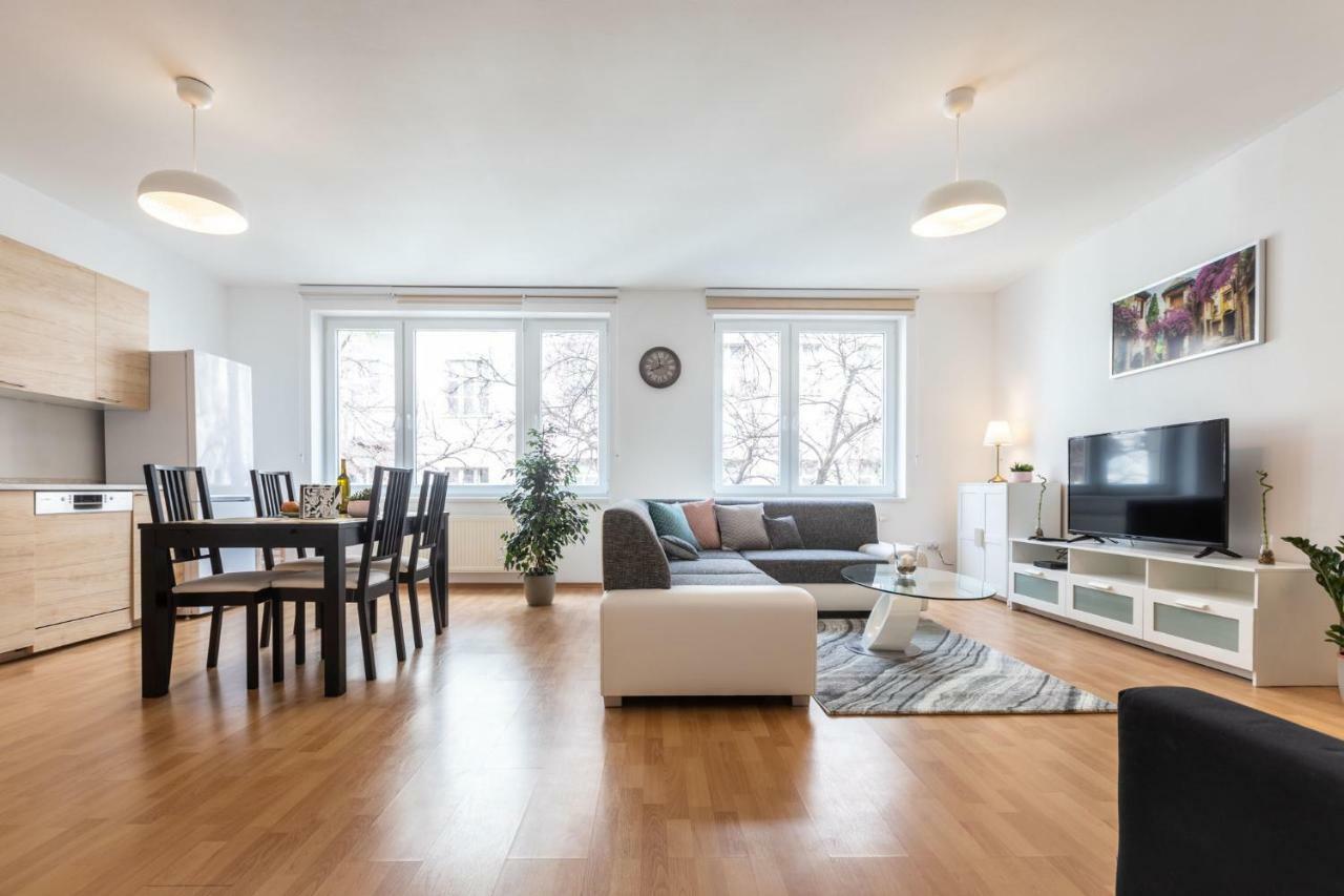 Spacious Apartment In The Old Town Of Bratysława Zewnętrze zdjęcie