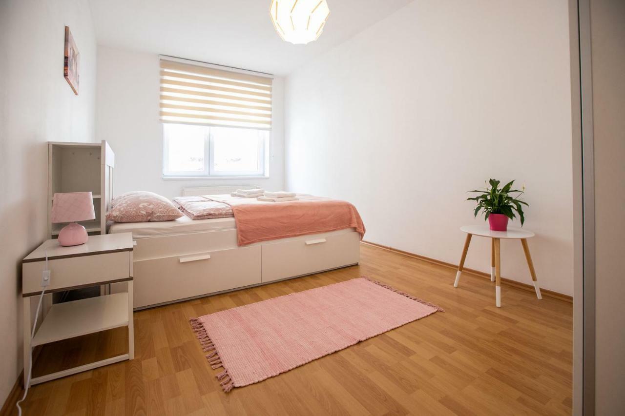 Spacious Apartment In The Old Town Of Bratysława Zewnętrze zdjęcie
